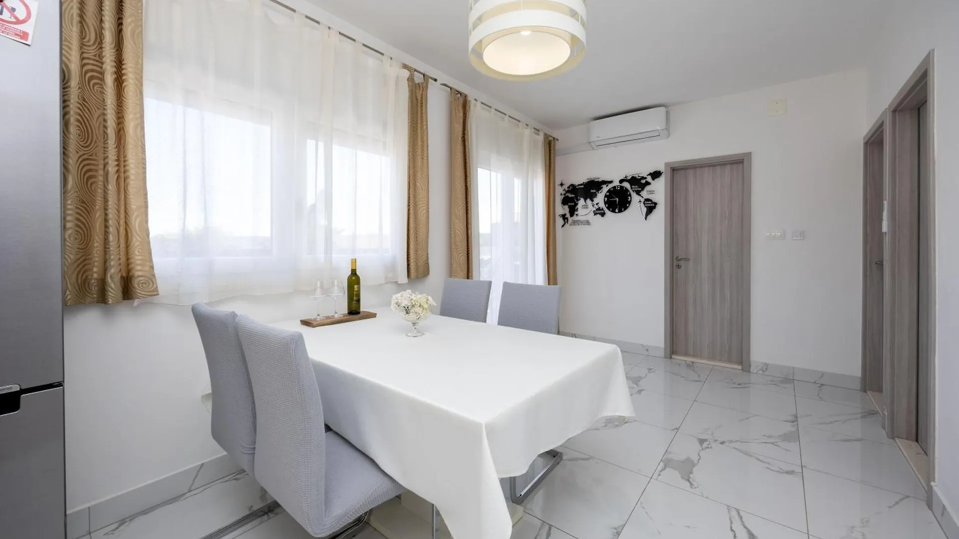Terrace Kastela Apartment 0*,