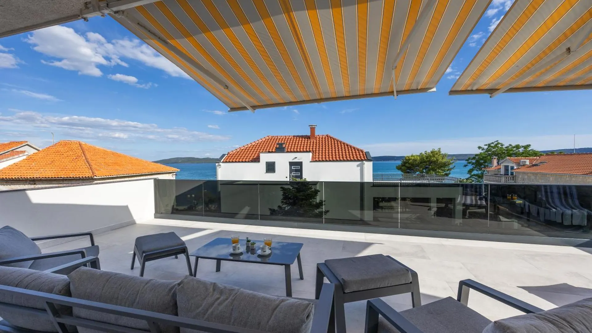 Terrace Kastela Apartment 0*,