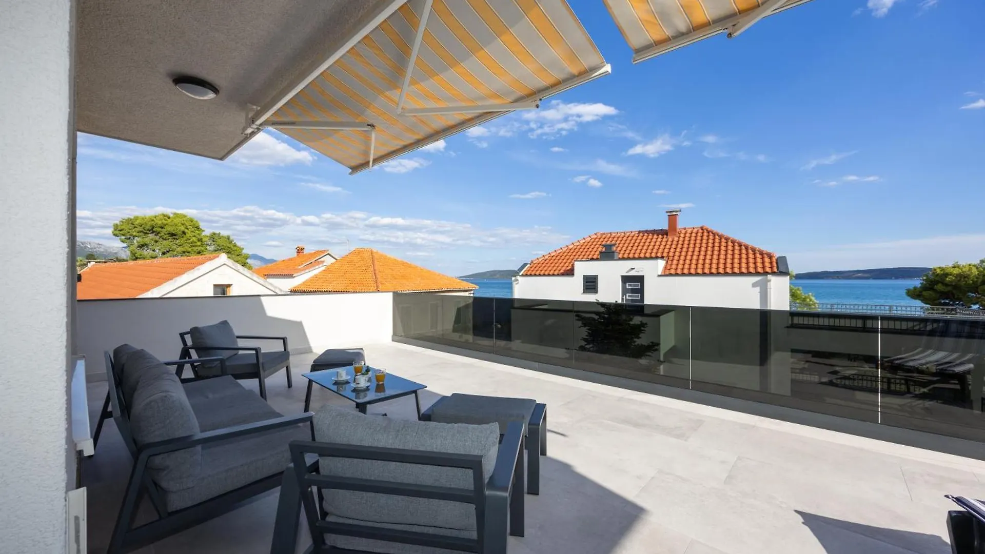 Terrace Kastela Apartment 0*,