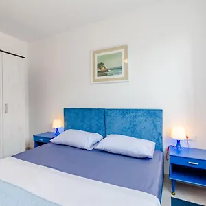 Apartman Karlo, Kastela