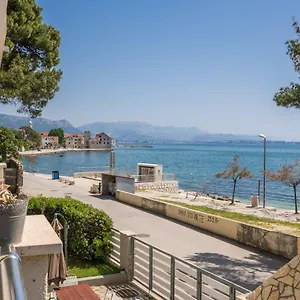 Beachfront Gabine Apartment