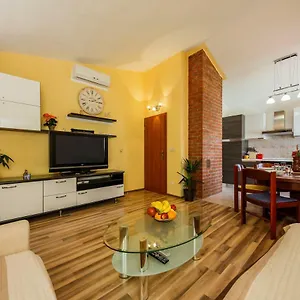 Two Beautiful Near The Sea Apartment